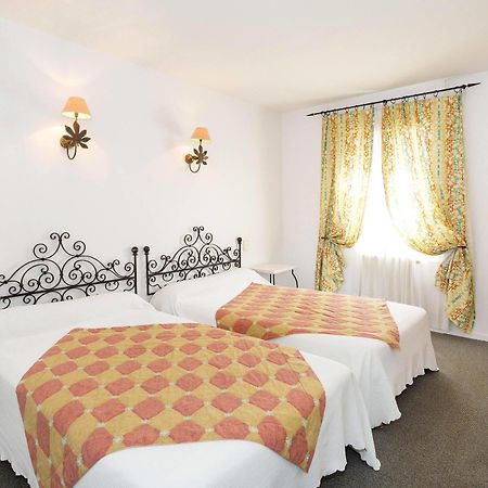 Logis Hotels - Hotel Restaurant Du Midi Ровел Екстериор снимка