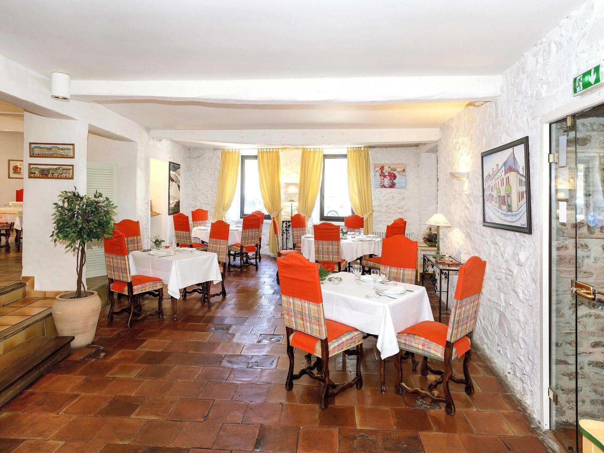 Logis Hotels - Hotel Restaurant Du Midi Ровел Екстериор снимка