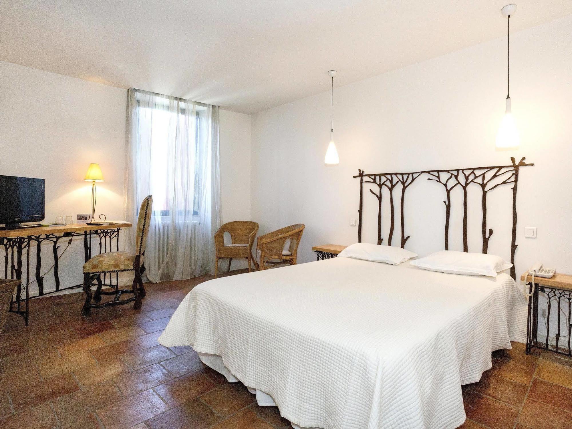 Logis Hotels - Hotel Restaurant Du Midi Ровел Екстериор снимка