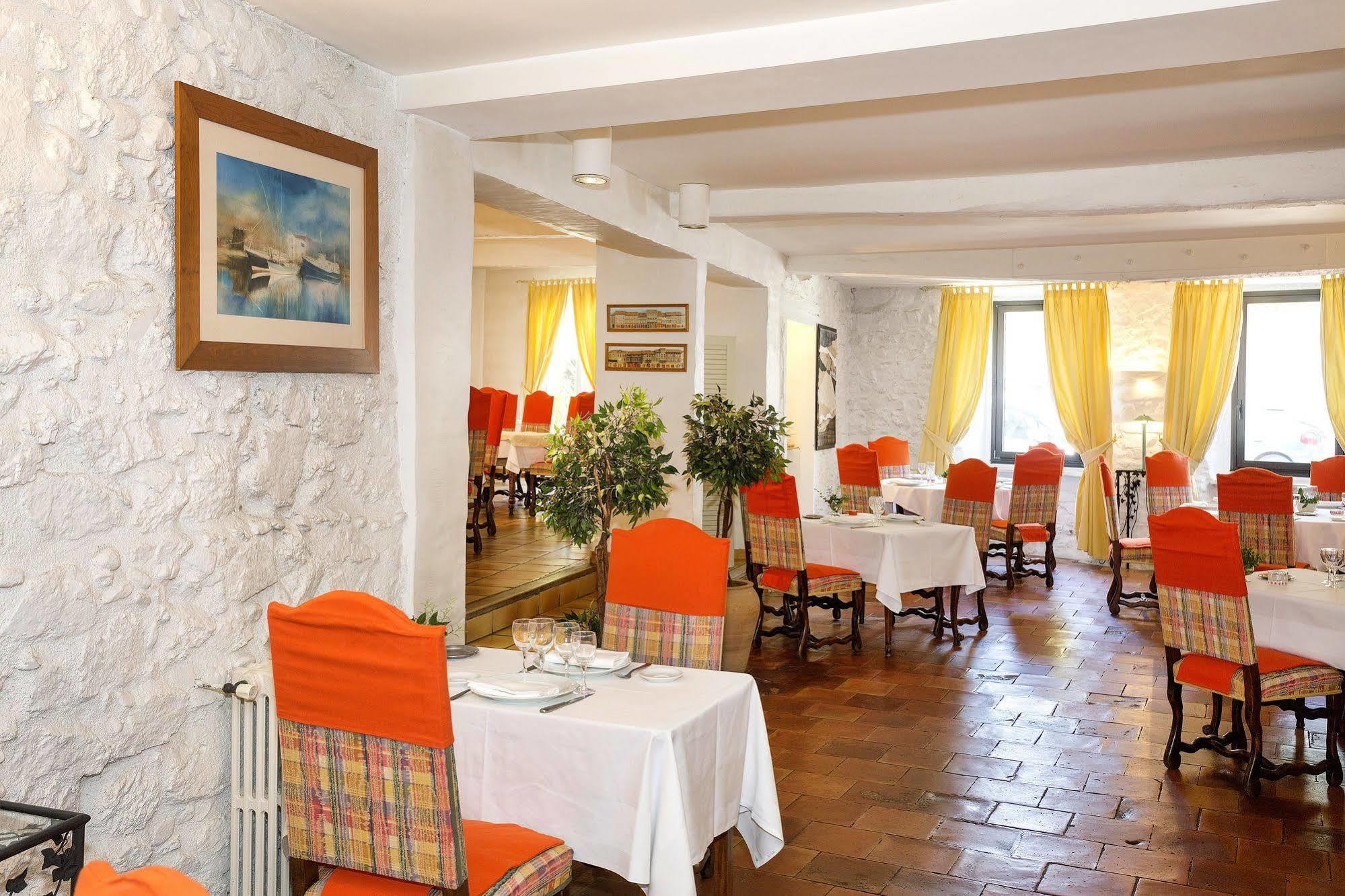 Logis Hotels - Hotel Restaurant Du Midi Ровел Екстериор снимка