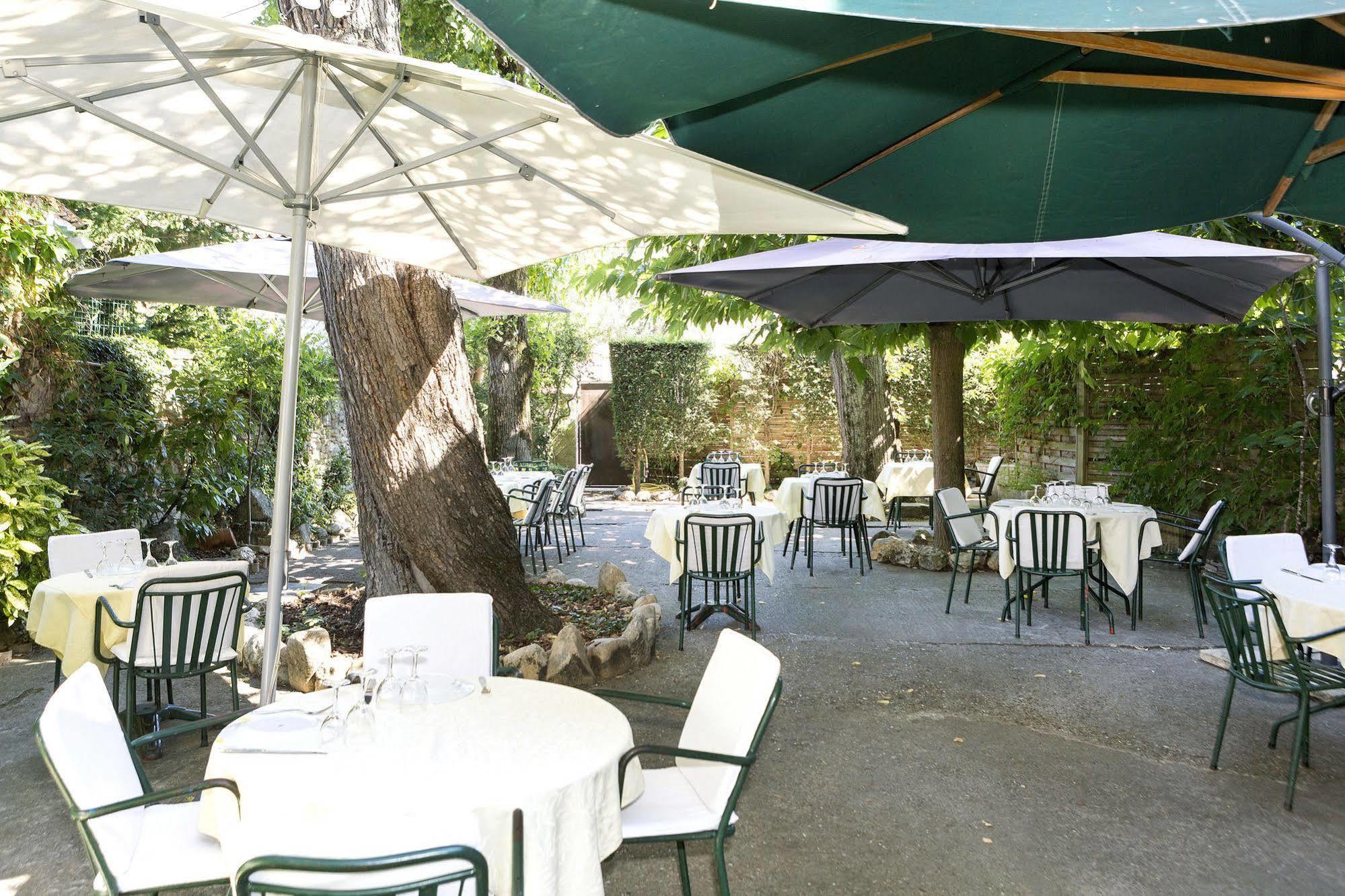 Logis Hotels - Hotel Restaurant Du Midi Ровел Екстериор снимка
