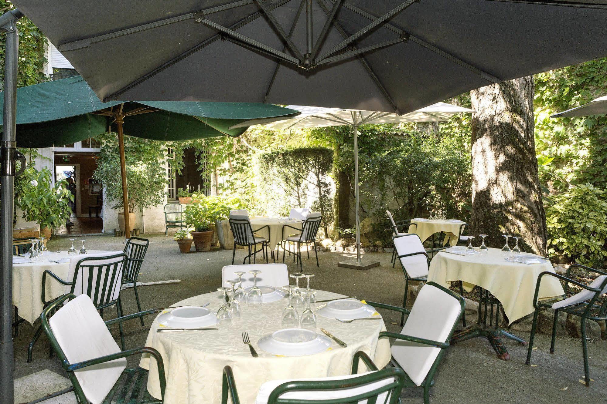 Logis Hotels - Hotel Restaurant Du Midi Ровел Екстериор снимка